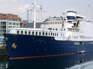 Отель Floatel Diamond Princess Антверпен Экстерьер фото